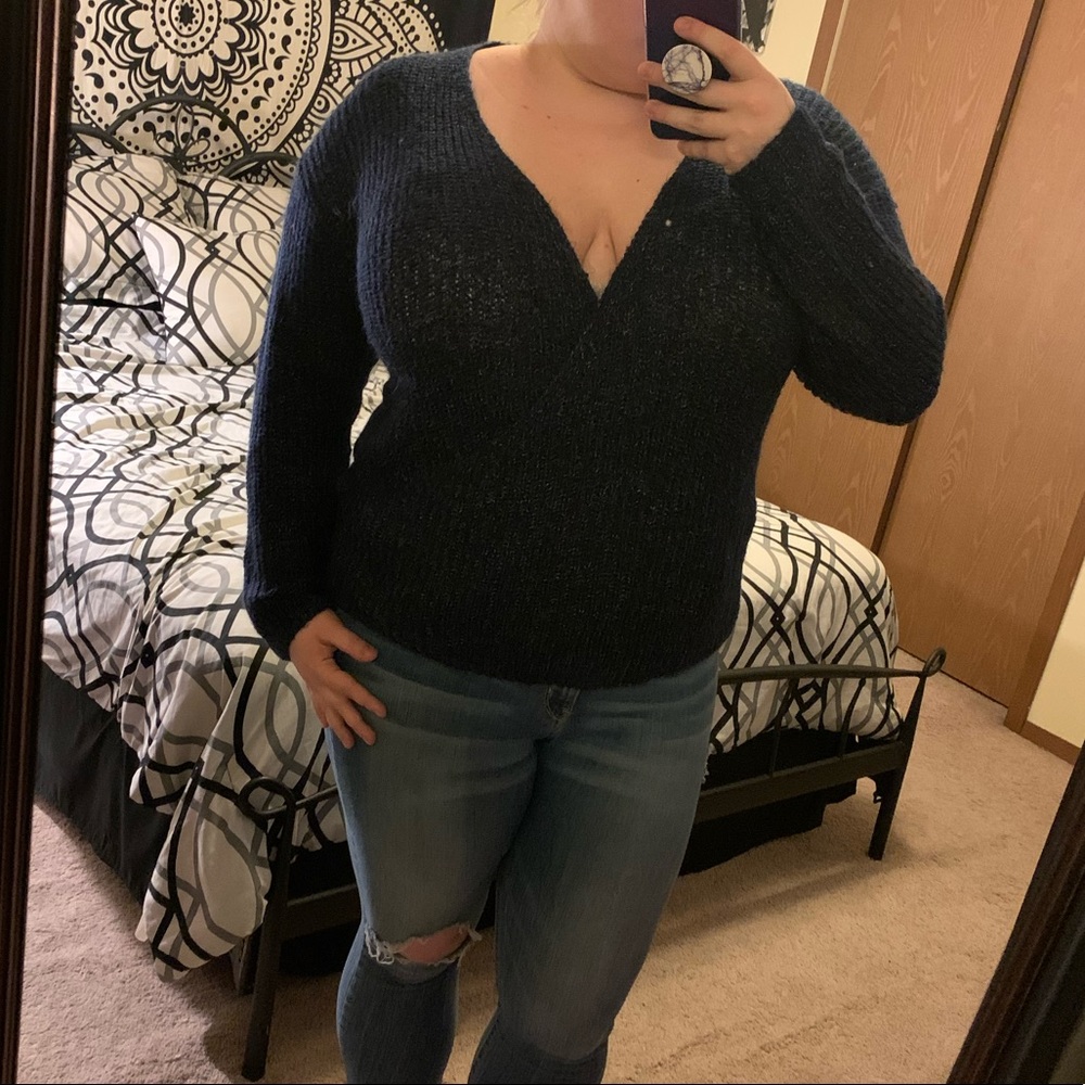 💕Navy Blue low cut sweater